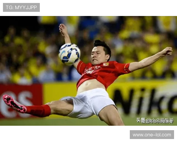 足球明星腹肌训练秘诀揭秘 轻松打造完美腹部线条的实用方法